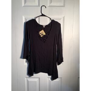Eooté Brand Black Stretchy Pointed Hem Top